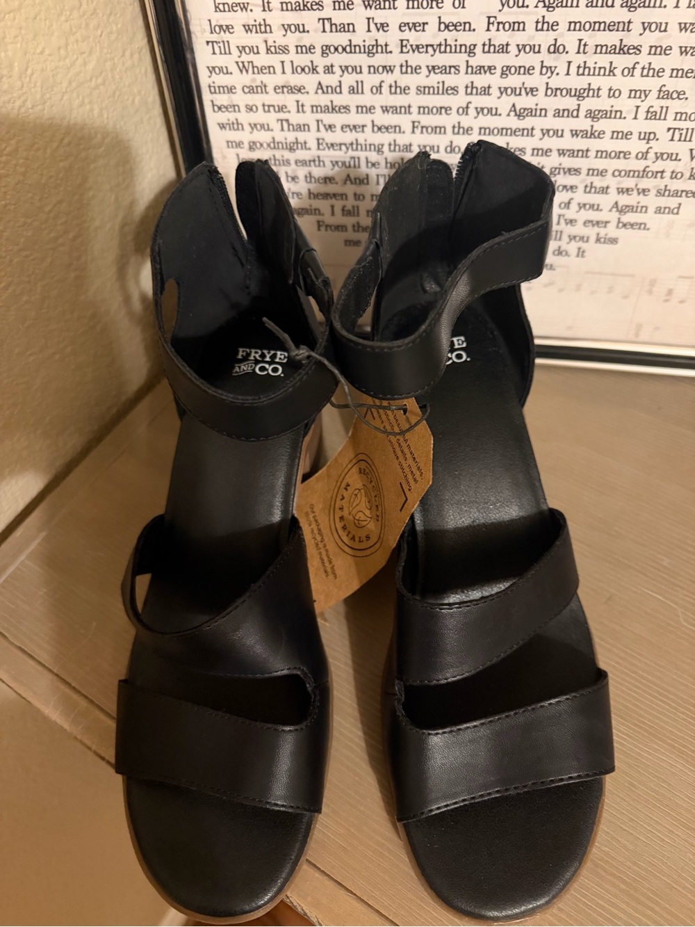 FRYE AND CO. Black Leather Strappy Ankle Sandals